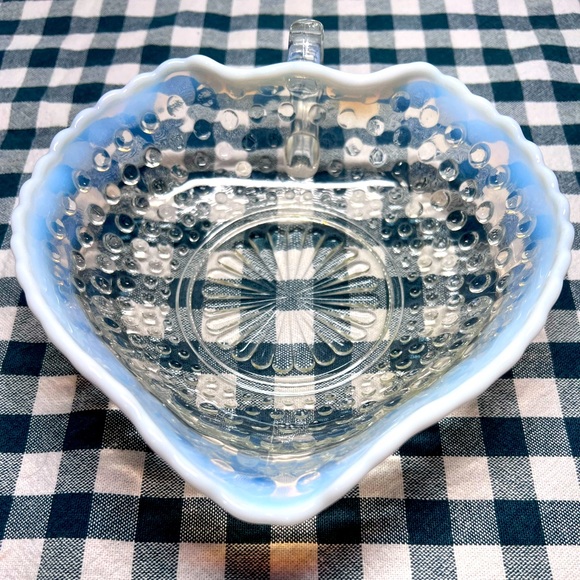 Vintage Fenton Anchor Hocking Moonstone Opalescent Hobnail Heart Shaped Dish - Picture 1 of 7
